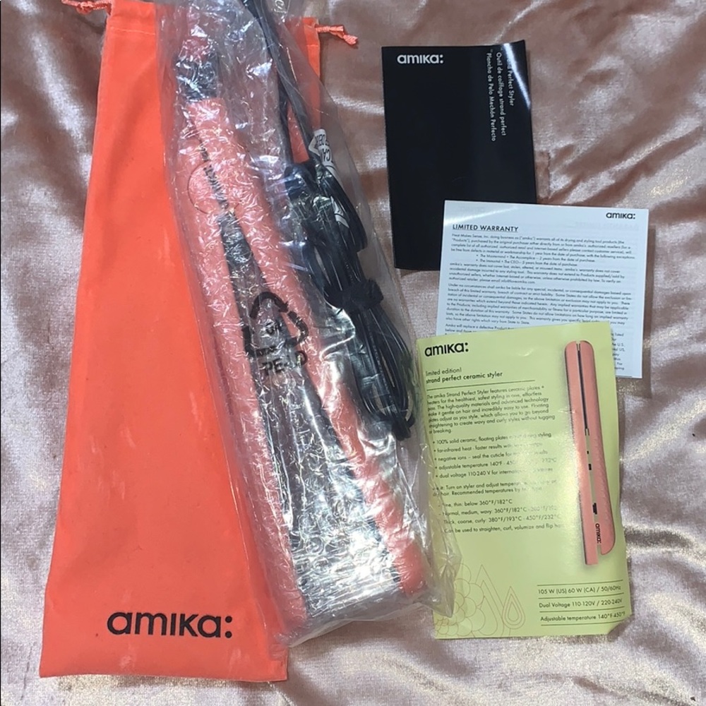 Amika: 1.25' strand perfect ceramic styler - New